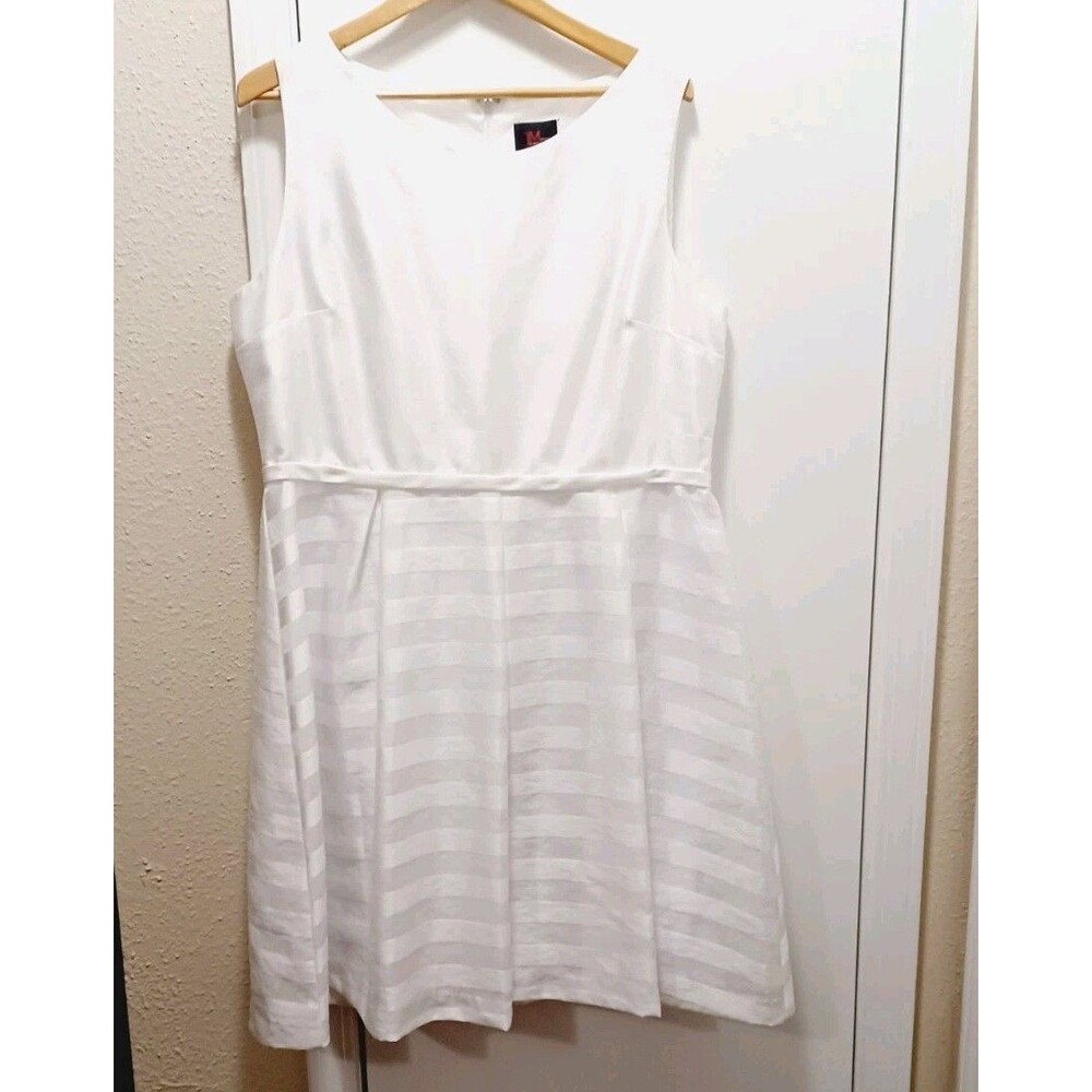 Sleeveless White Fit & Flare Wedding Dress - Brand: